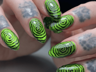 green nails halloween, cat eye design