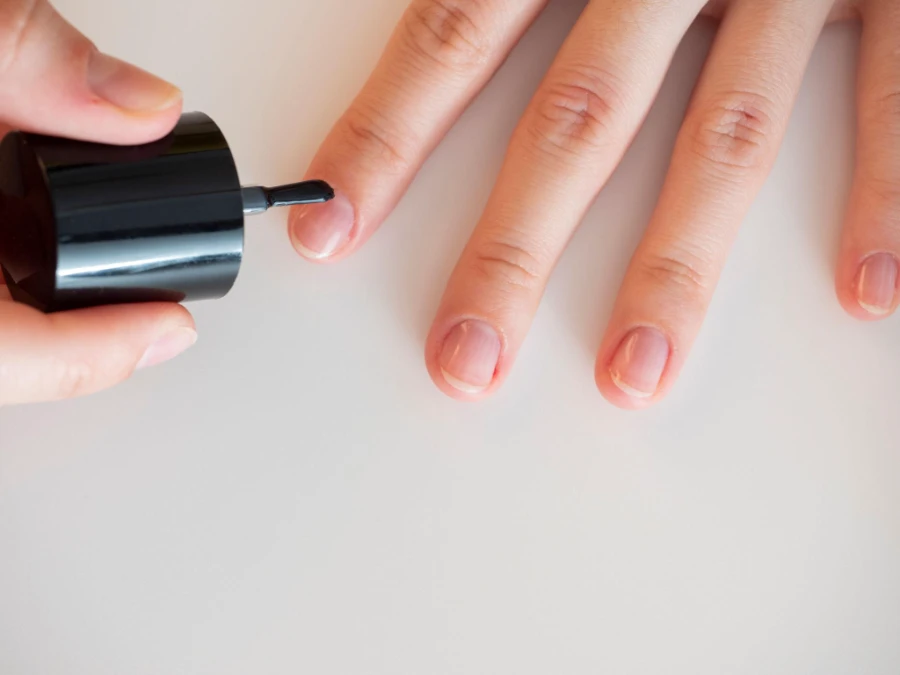 How to Prevent Chipped Nail Polish Quickly (1)