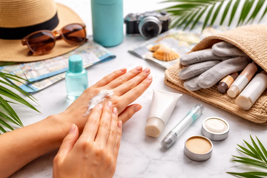 how to keep hands moisturized during long travel days (1)